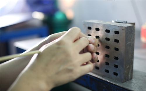 科翔模具_(dá)塑料模具注塑加工廠生產(chǎn)abs注塑件怎么才能增加光亮度？